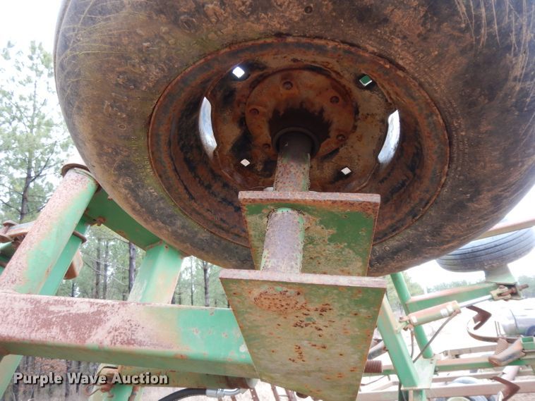 image for item DH2314 John Deere 960 field cultivator