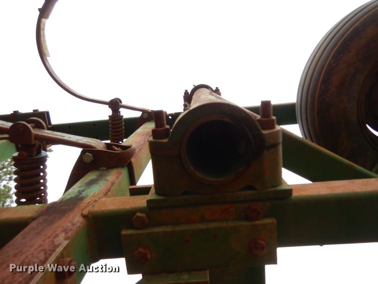 image for item DH2314 John Deere 960 field cultivator