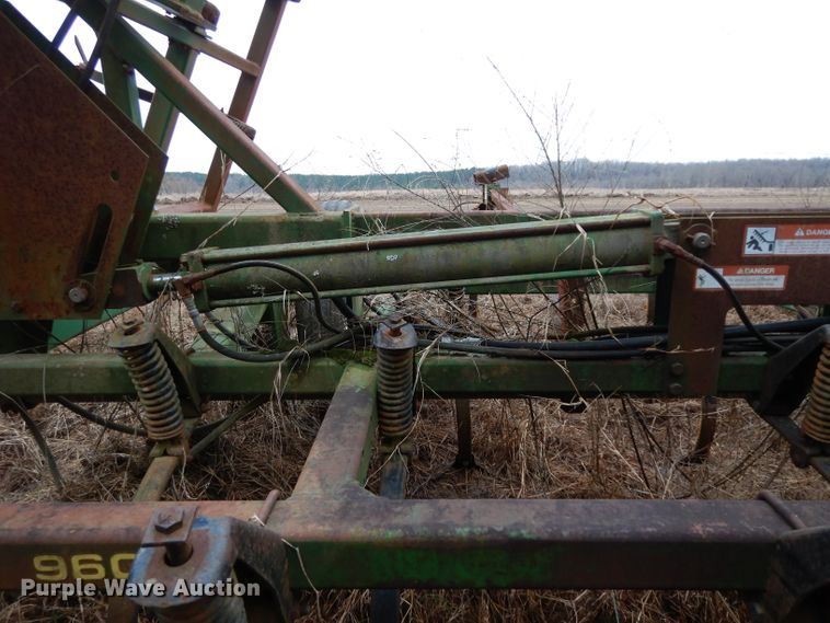 image for item DH2314 John Deere 960 field cultivator