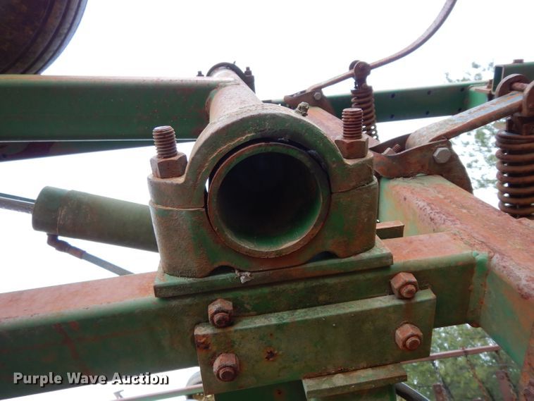 image for item DH2314 John Deere 960 field cultivator