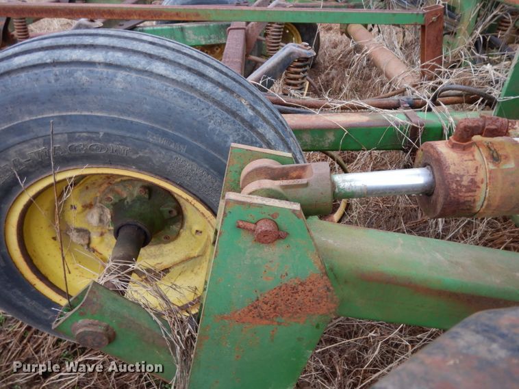 image for item DH2314 John Deere 960 field cultivator