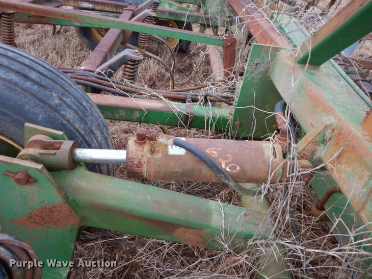 image for item DH2314 John Deere 960 field cultivator