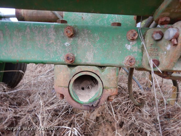 image for item DH2314 John Deere 960 field cultivator