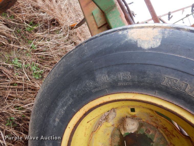 image for item DH2314 John Deere 960 field cultivator