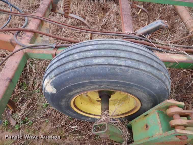 image for item DH2314 John Deere 960 field cultivator