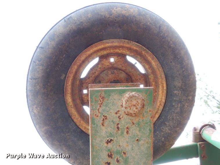 image for item DH2314 John Deere 960 field cultivator