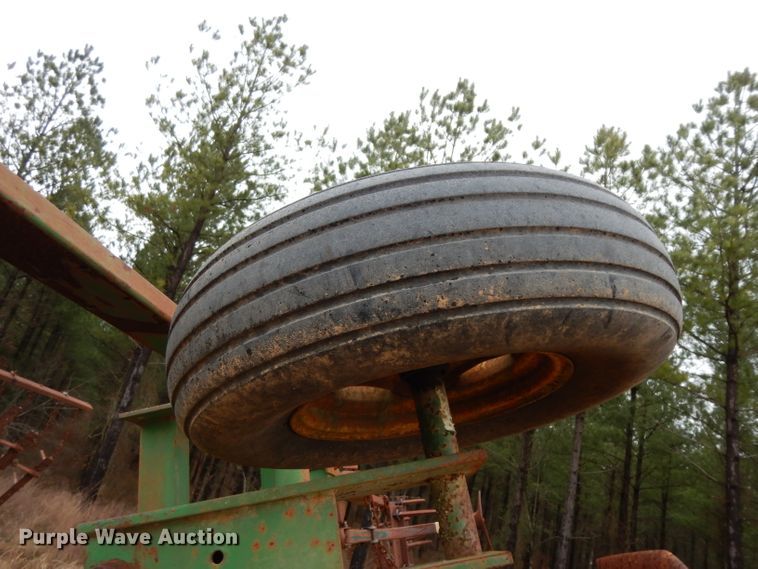 image for item DH2314 John Deere 960 field cultivator