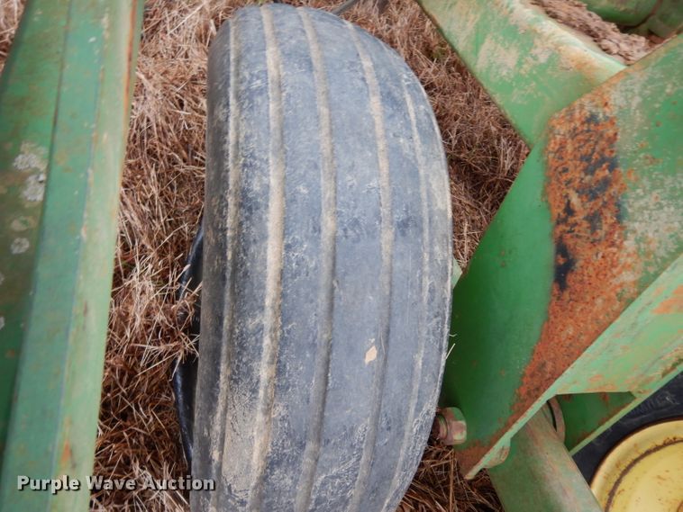 image for item DH2314 John Deere 960 field cultivator