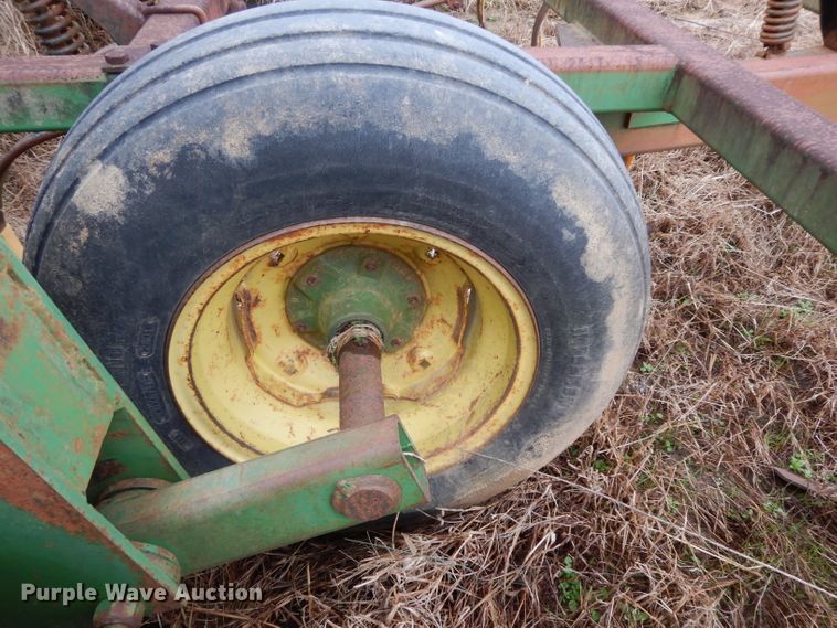 image for item DH2314 John Deere 960 field cultivator