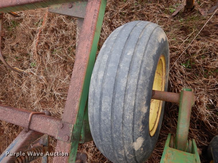 image for item DH2314 John Deere 960 field cultivator