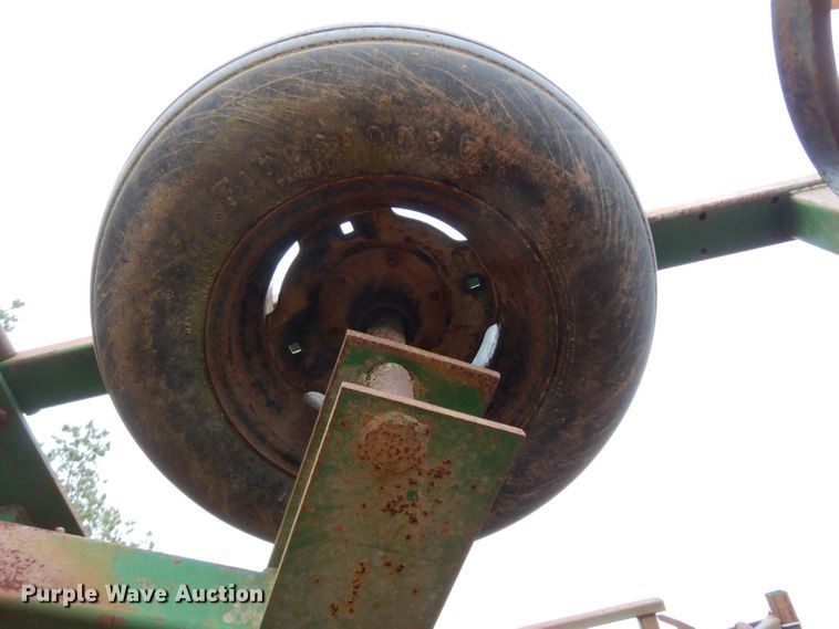 image for item DH2314 John Deere 960 field cultivator
