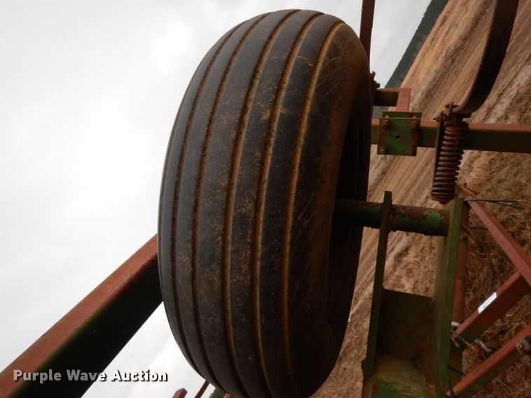 image for item DH2314 John Deere 960 field cultivator