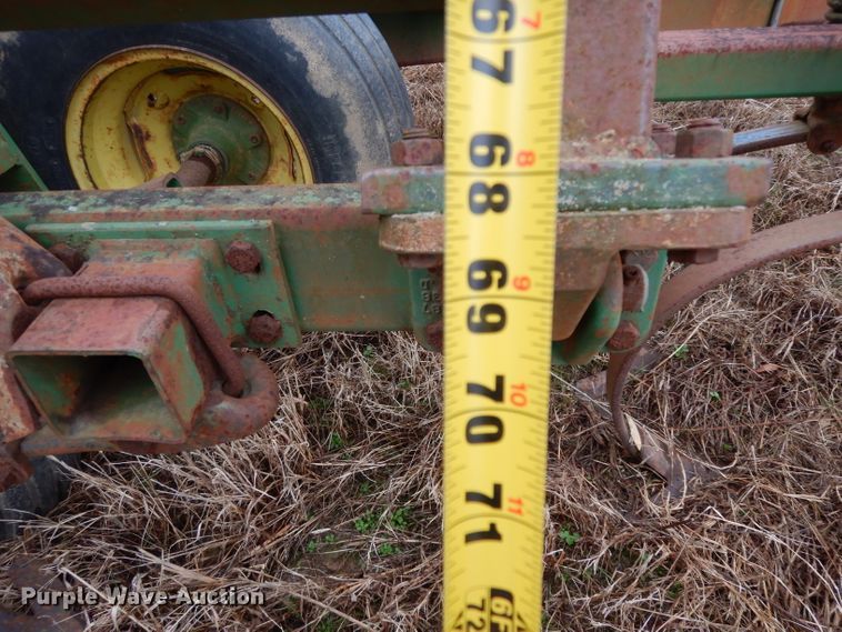 image for item DH2314 John Deere 960 field cultivator