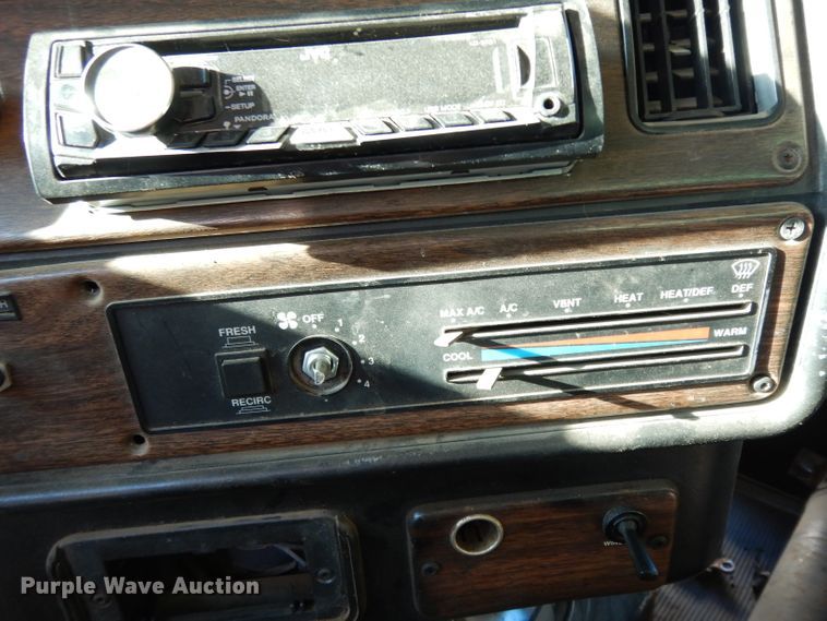 image for item DH2375 1997 Freightliner FLD120 manure spreader truck