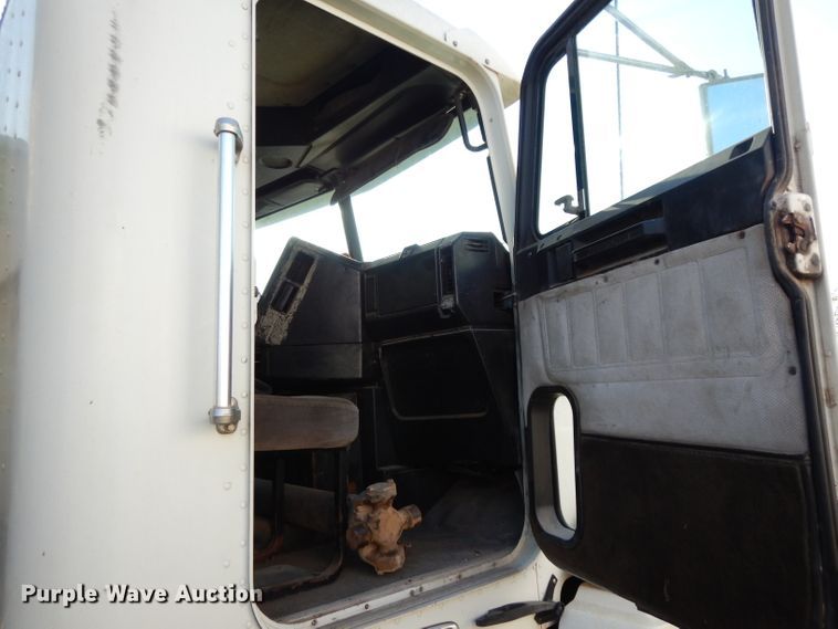 image for item DH2375 1997 Freightliner FLD120 manure spreader truck