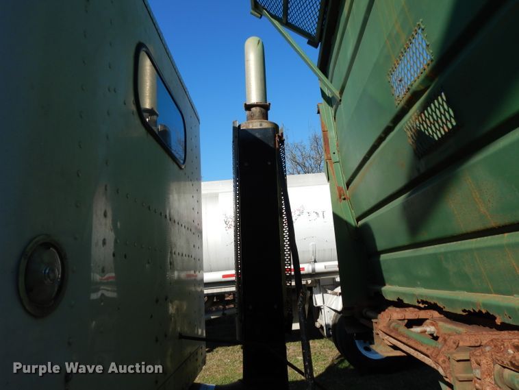 image for item DH2375 1997 Freightliner FLD120 manure spreader truck