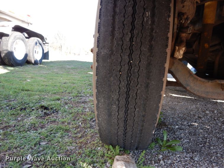 image for item DH2375 1997 Freightliner FLD120 manure spreader truck