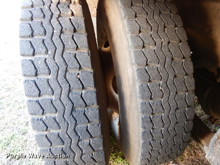 image for item DH2375 1997 Freightliner FLD120 manure spreader truck