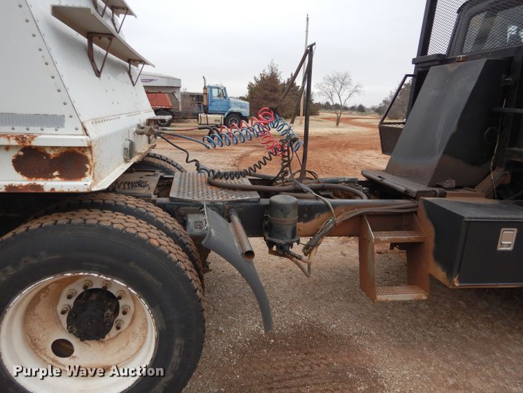 image for item DH3724 1990 Ford L9000 AeroMax semi truck