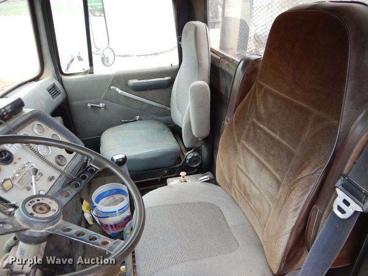 image for item DH3724 1990 Ford L9000 AeroMax semi truck