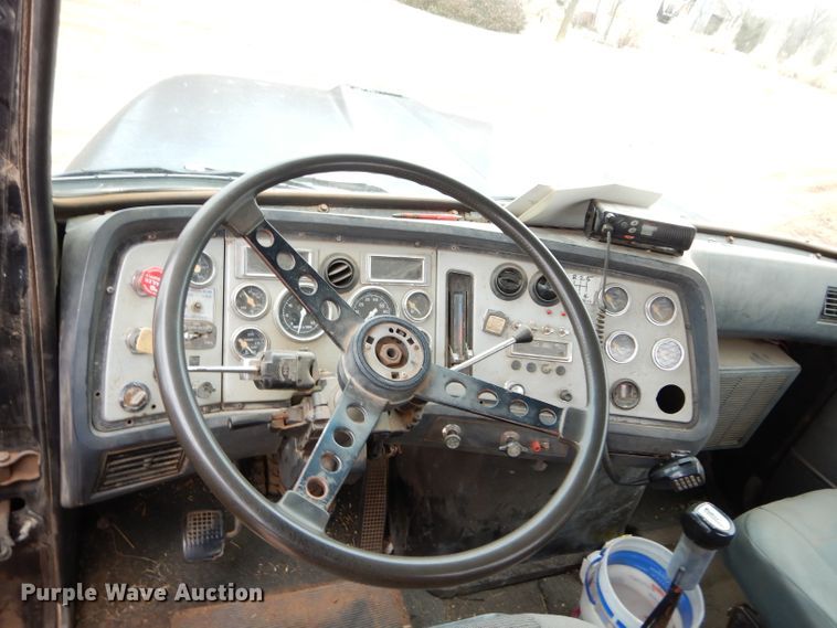 image for item DH3724 1990 Ford L9000 AeroMax semi truck