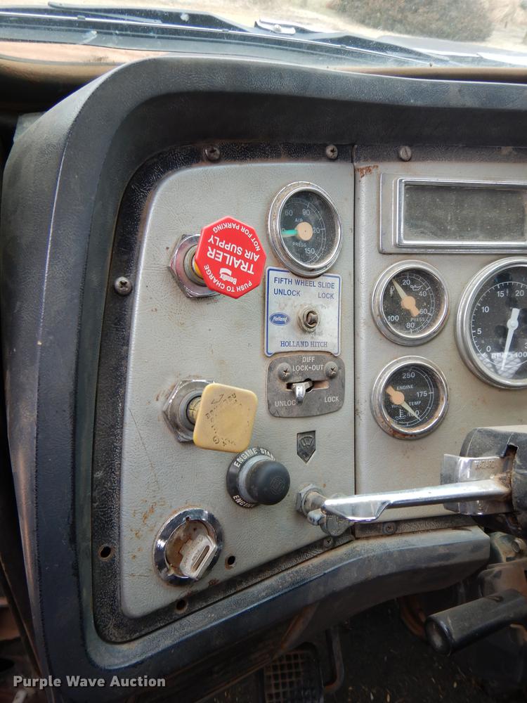 image for item DH3724 1990 Ford L9000 AeroMax semi truck