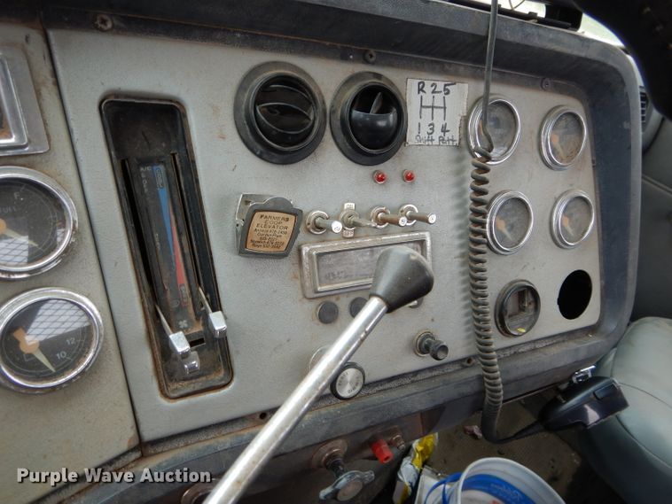 image for item DH3724 1990 Ford L9000 AeroMax semi truck