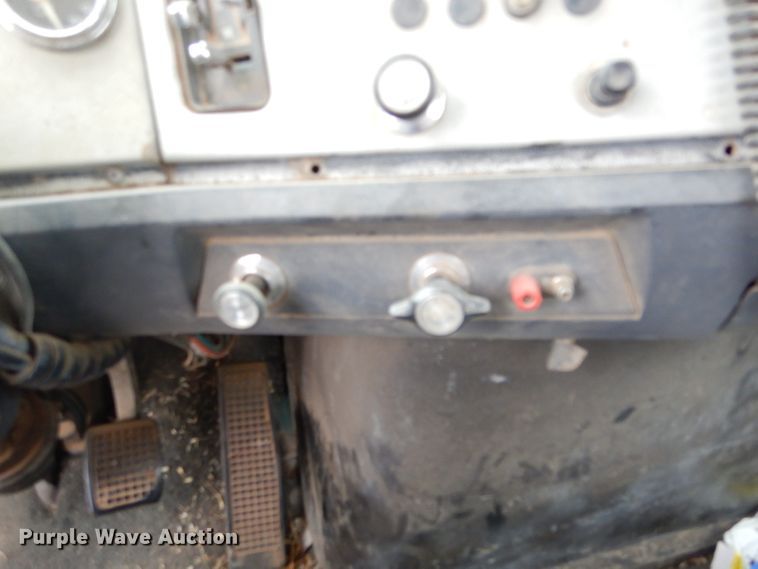 image for item DH3724 1990 Ford L9000 AeroMax semi truck