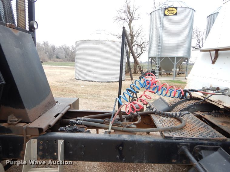 image for item DH3724 1990 Ford L9000 AeroMax semi truck