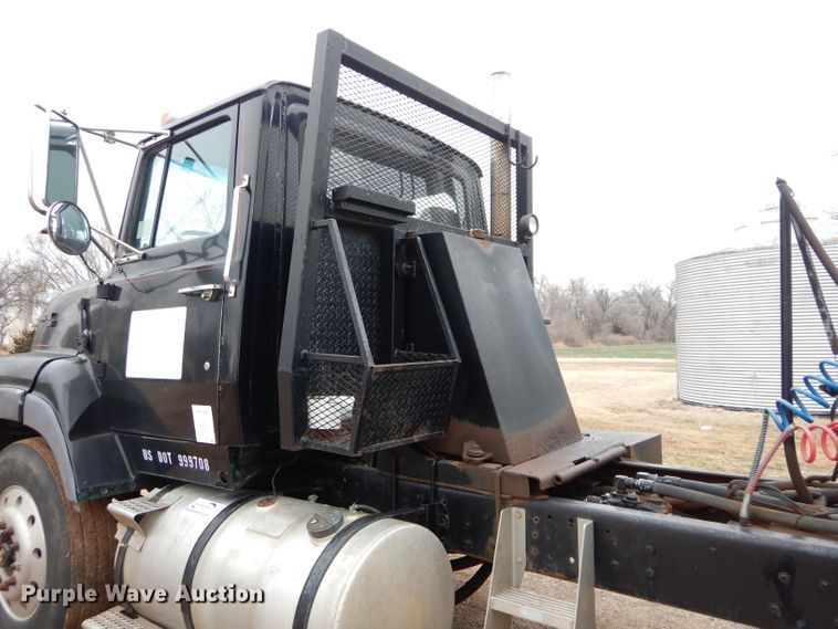 image for item DH3724 1990 Ford L9000 AeroMax semi truck