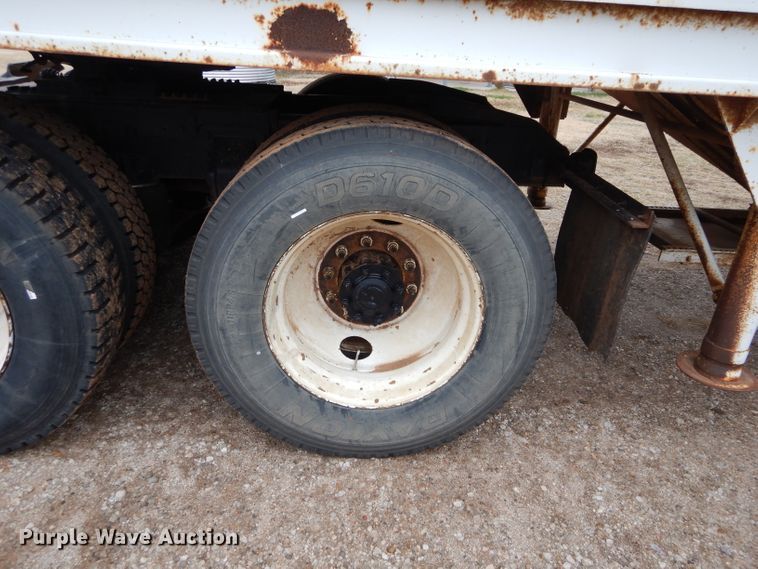 image for item DH3724 1990 Ford L9000 AeroMax semi truck