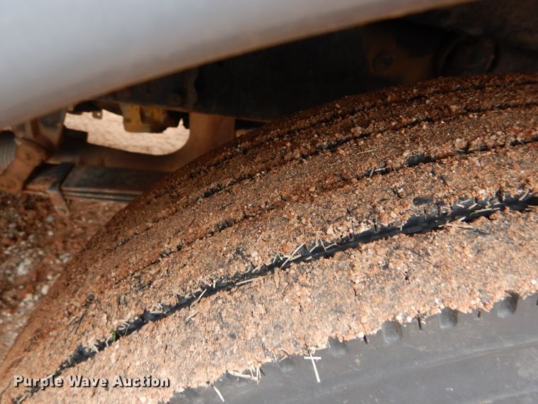 image for item DH3724 1990 Ford L9000 AeroMax semi truck