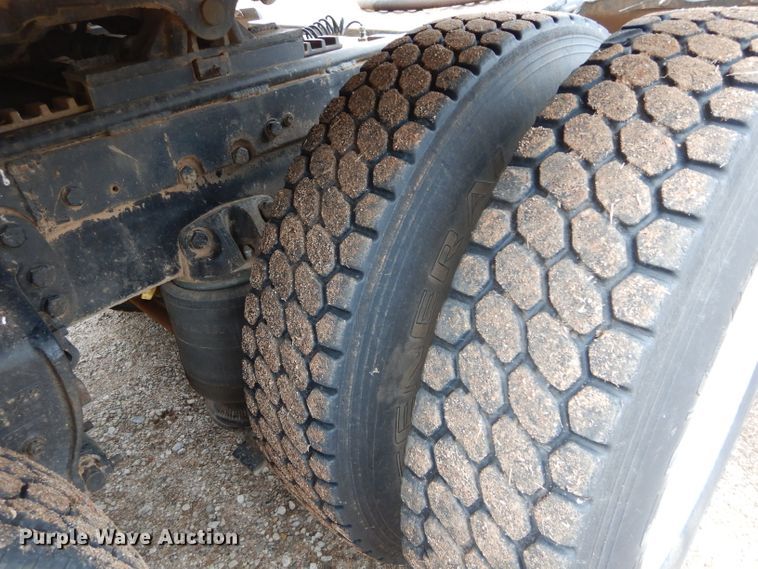 image for item DH3724 1990 Ford L9000 AeroMax semi truck