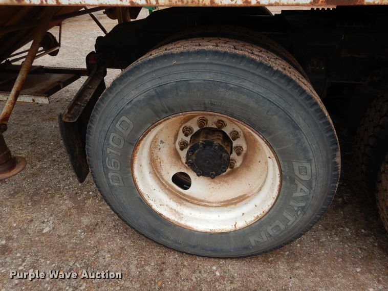 image for item DH3724 1990 Ford L9000 AeroMax semi truck