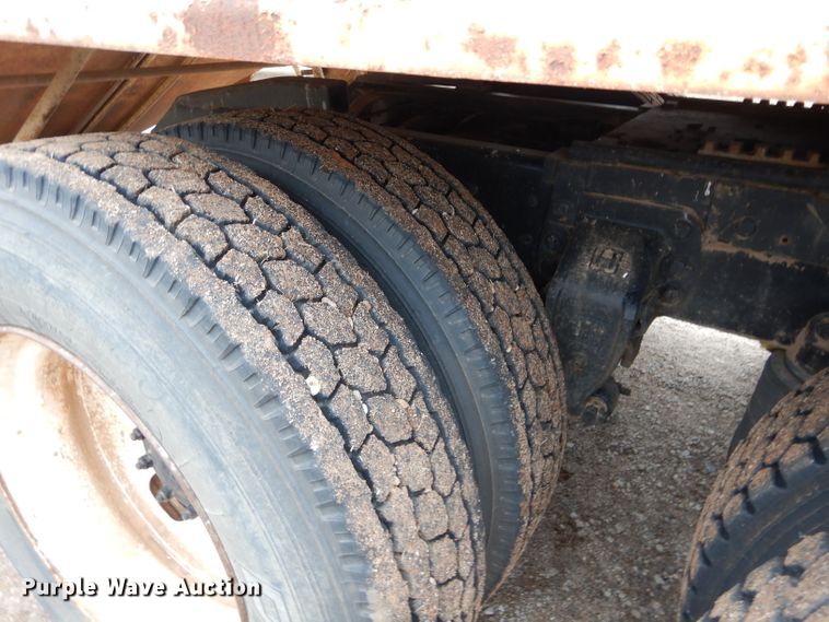image for item DH3724 1990 Ford L9000 AeroMax semi truck