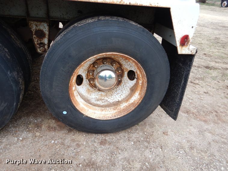 image for item DH3725 1989 Doonan double hopper bottom grain trailer