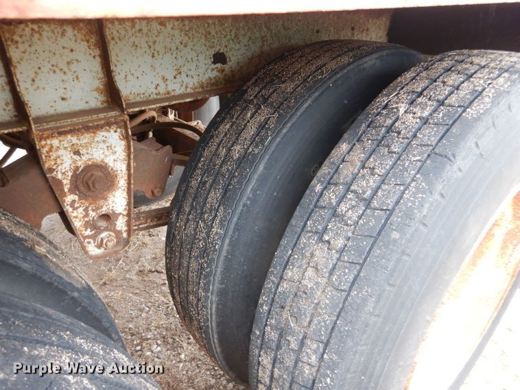 image for item DH3725 1989 Doonan double hopper bottom grain trailer