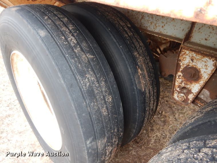 image for item DH3725 1989 Doonan double hopper bottom grain trailer