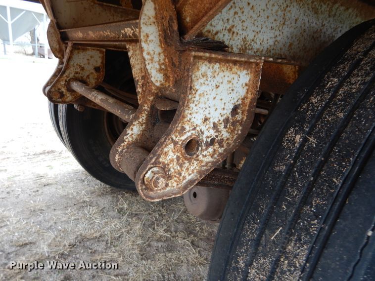 image for item DH3725 1989 Doonan double hopper bottom grain trailer