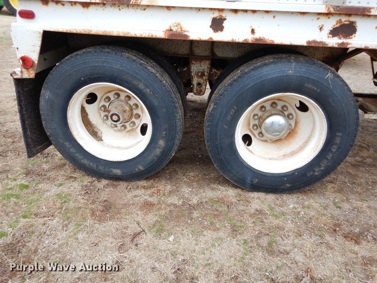 image for item DH3725 1989 Doonan double hopper bottom grain trailer