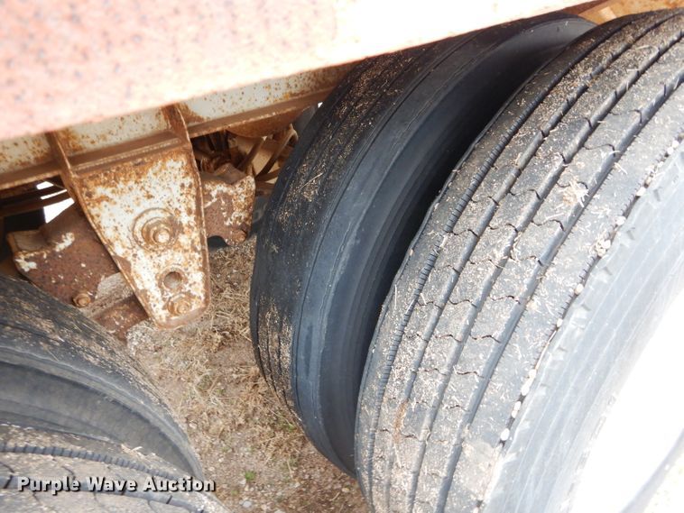 image for item DH3725 1989 Doonan double hopper bottom grain trailer