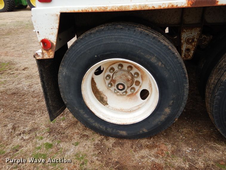 image for item DH3725 1989 Doonan double hopper bottom grain trailer