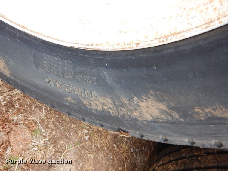 image for item DH3725 1989 Doonan double hopper bottom grain trailer