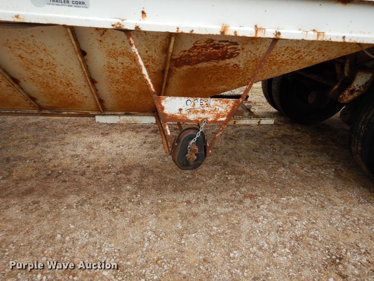 image for item DH3725 1989 Doonan double hopper bottom grain trailer
