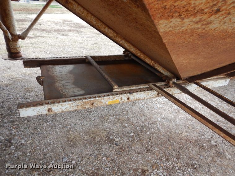 image for item DH3725 1989 Doonan double hopper bottom grain trailer