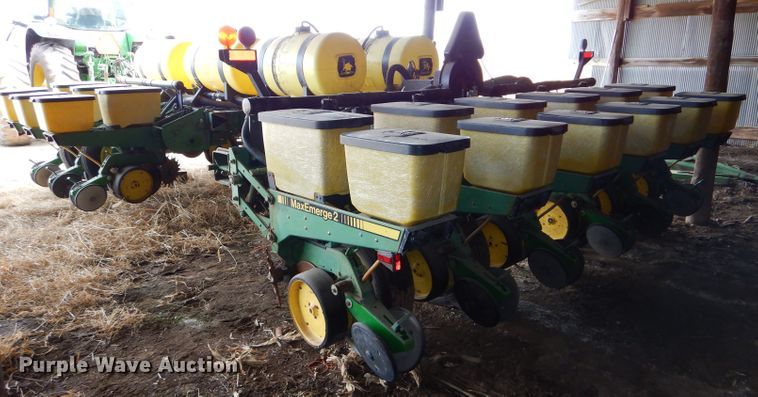 image for item DH4394 John Deere 7200 Max Emerge 2 planter
