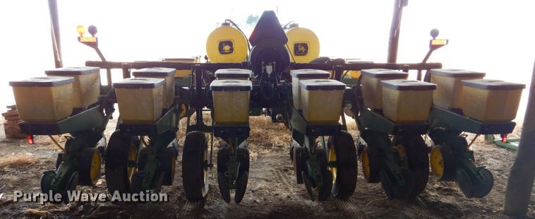 image for item DH4394 John Deere 7200 Max Emerge 2 planter