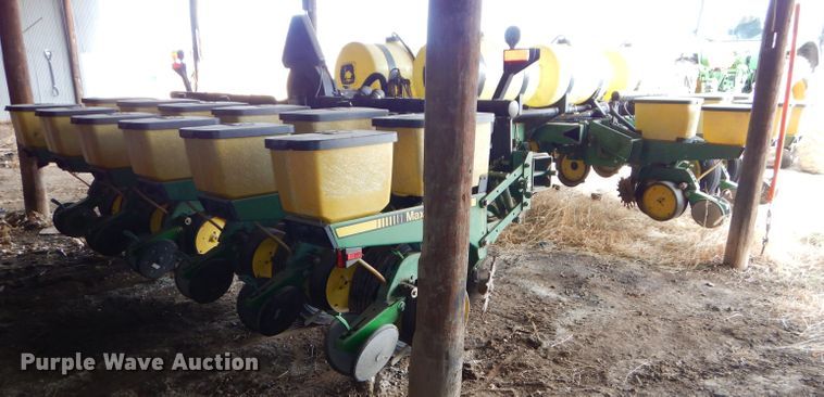 image for item DH4394 John Deere 7200 Max Emerge 2 planter