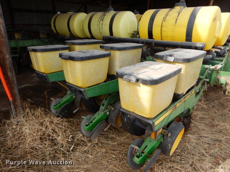 image for item DH4394 John Deere 7200 Max Emerge 2 planter