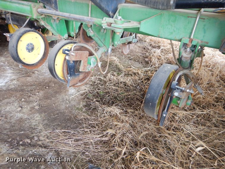 image for item DH4394 John Deere 7200 Max Emerge 2 planter